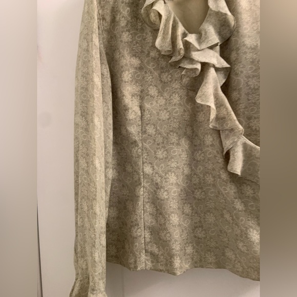 Floral Ruffle pistachio Color Blouse - Picture 5 of 7